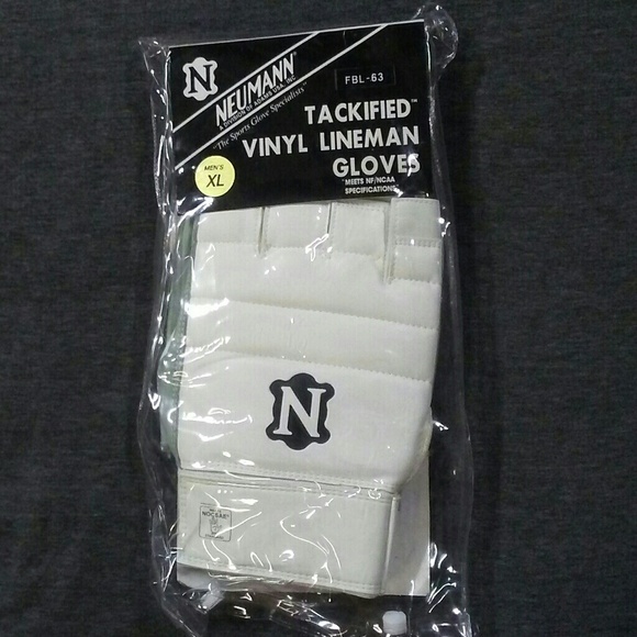 Neumann Other - Neumann football workout leather gloves halffinger